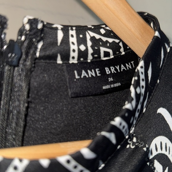 Lane Bryant dress black & White Hadley Floral flutter cap sleeve 26 like new - Picture 4 of 7